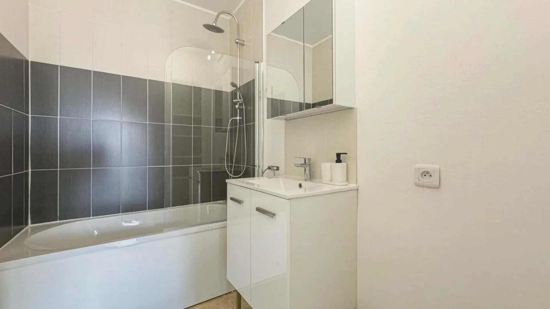 Flexliving - Whole - Mouchez Apartmán *